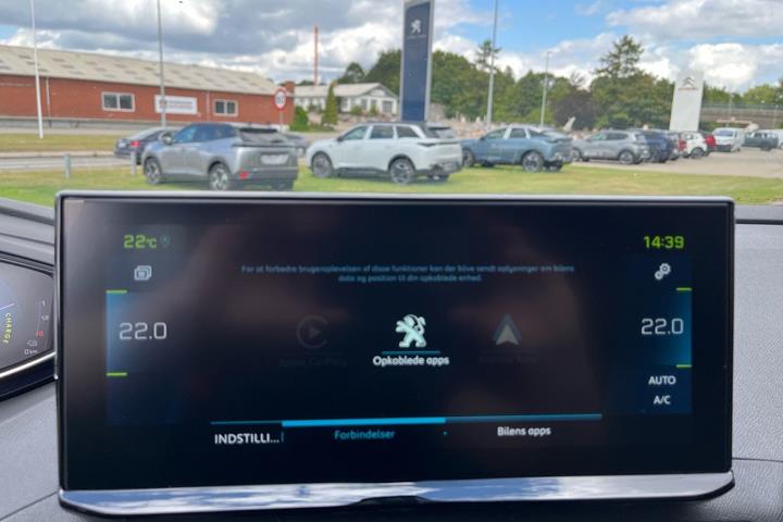 Grå Peugeot 3008 fra 2021