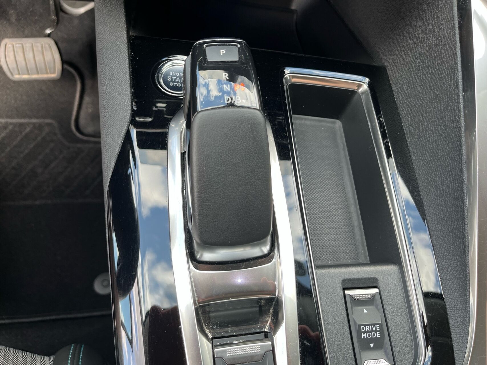 Grå Peugeot 3008 fra 2021