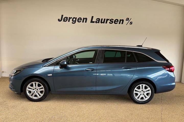 Blå Opel Astra fra 2017