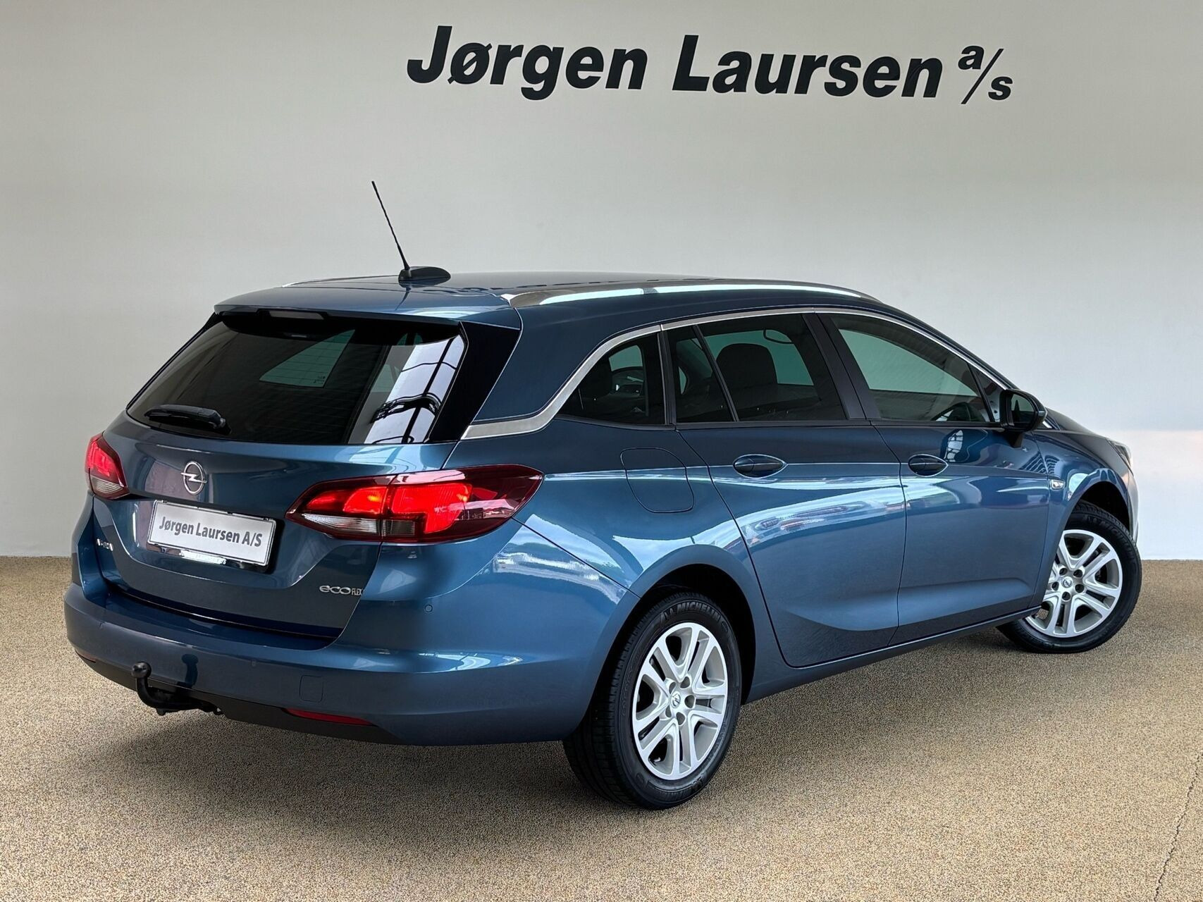 Blå Opel Astra fra 2017