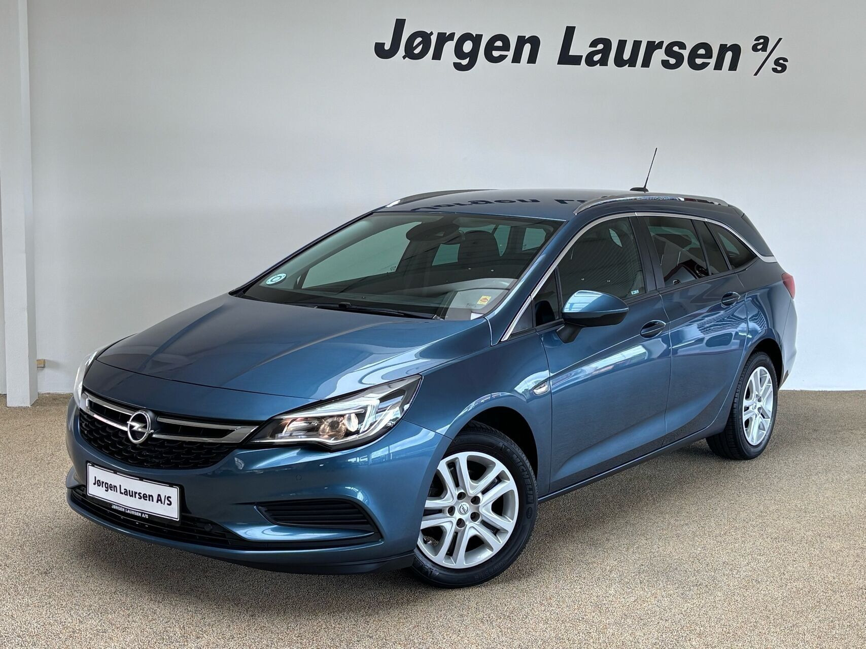 Blå Opel Astra fra 2017