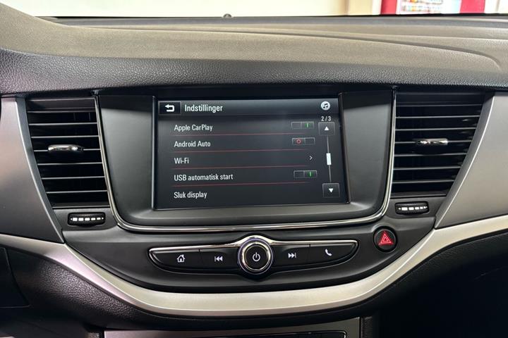 Blå Opel Astra fra 2017