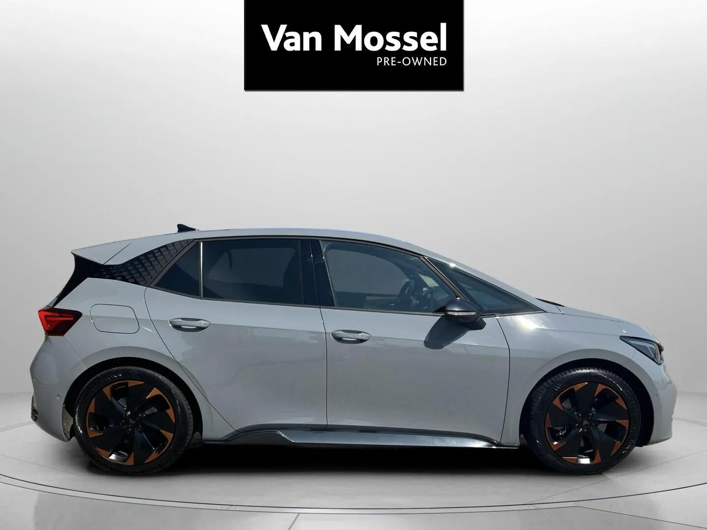Grå Cupra Born fra 2023