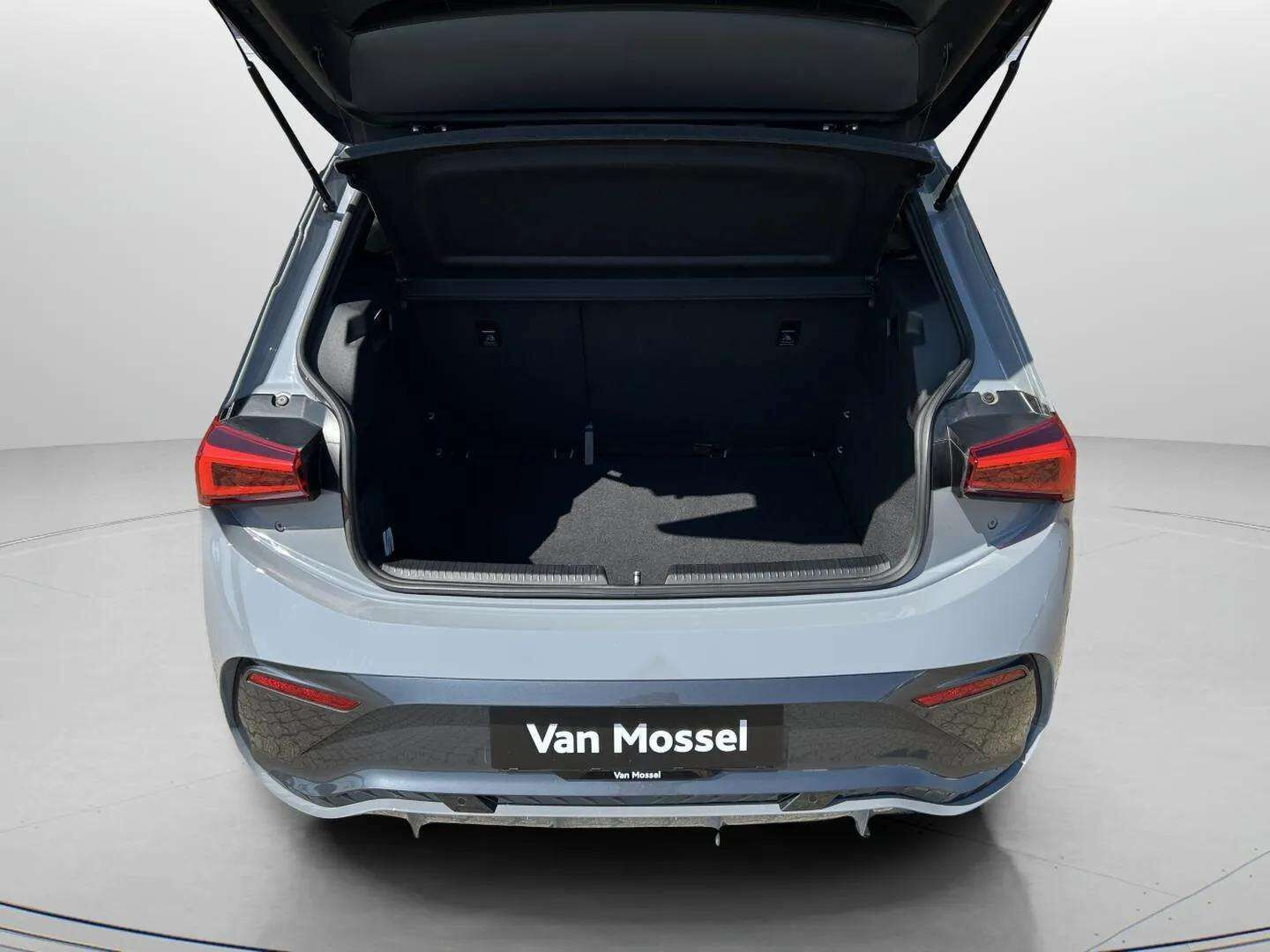 Grå Cupra Born fra 2023