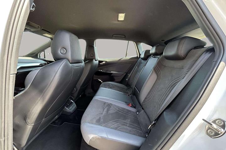 Hvid VW ID.4 fra 2023