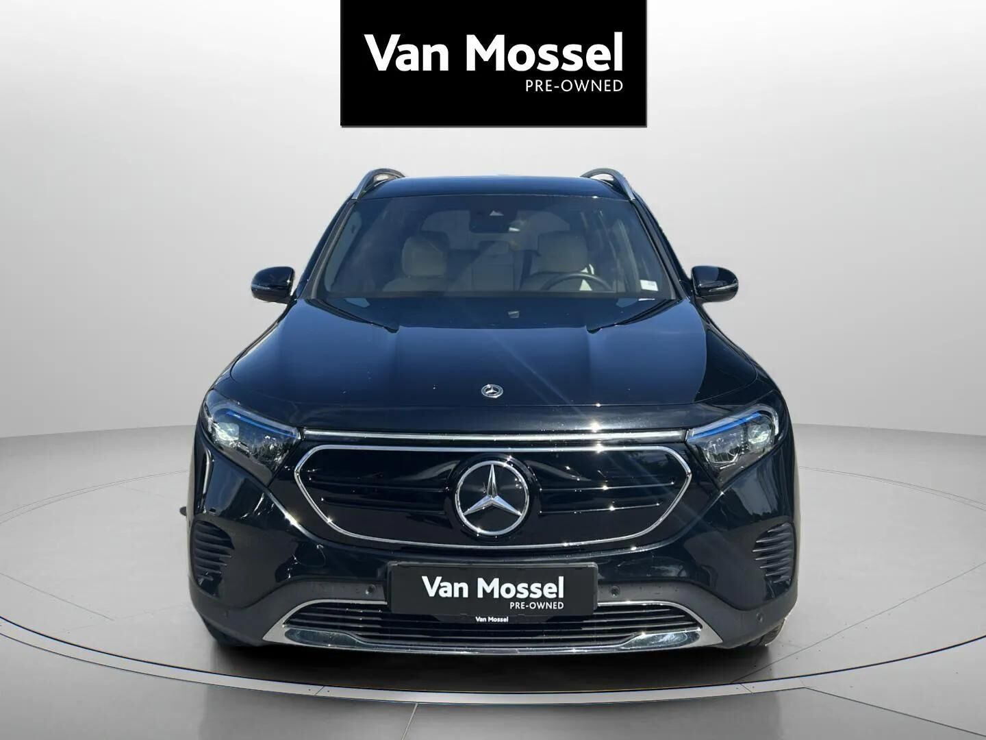 Sort Mercedes EQB 250 fra 2024
