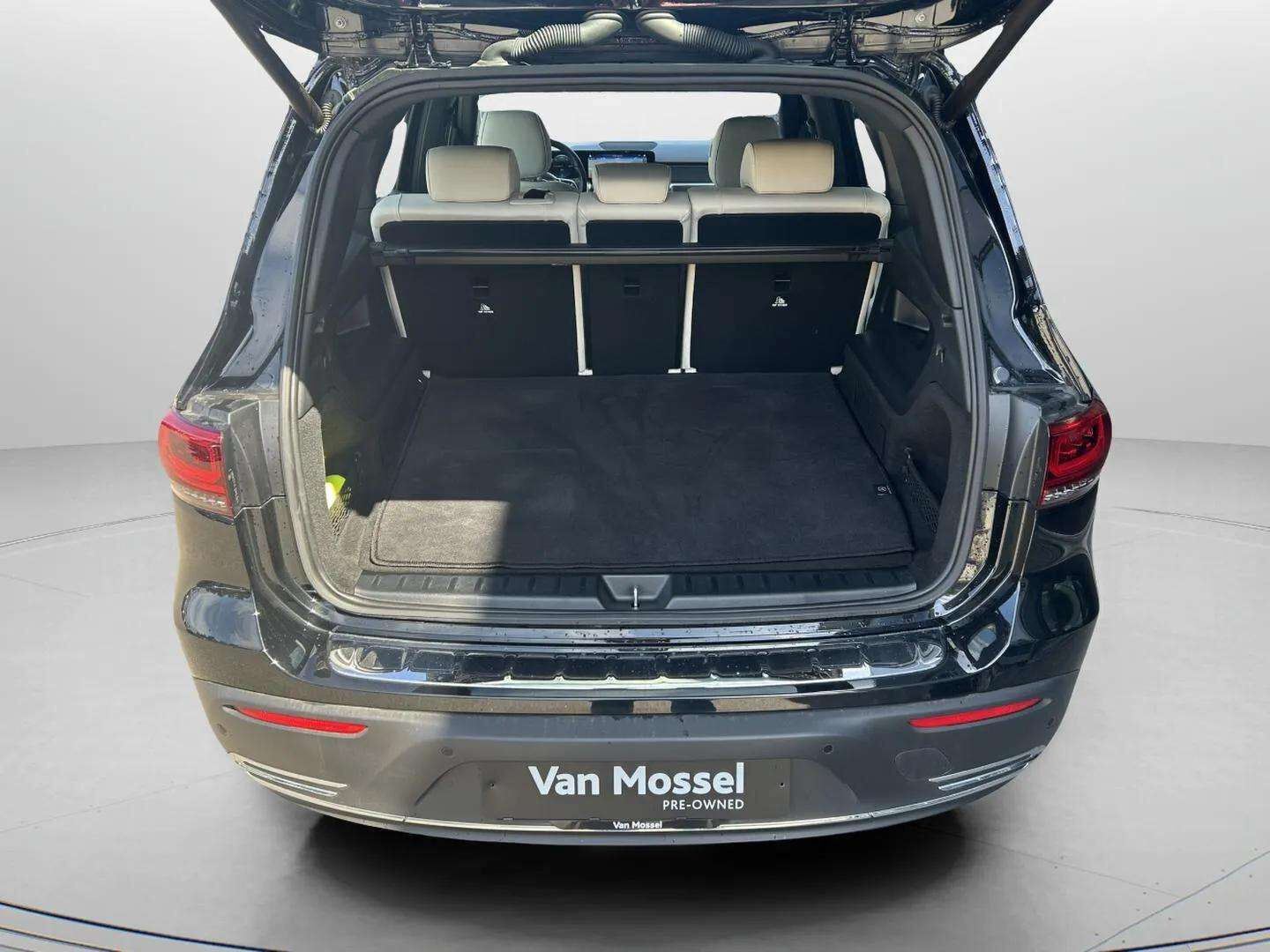 Sort Mercedes EQB 250 fra 2024