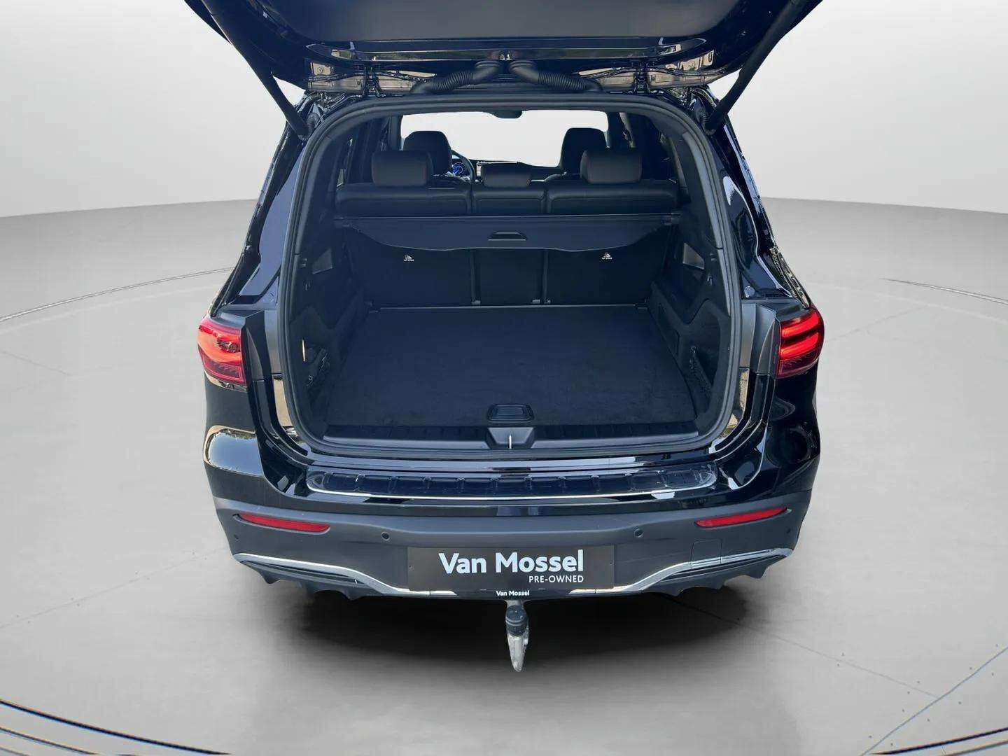 Sort Mercedes EQB 250+ fra 2025
