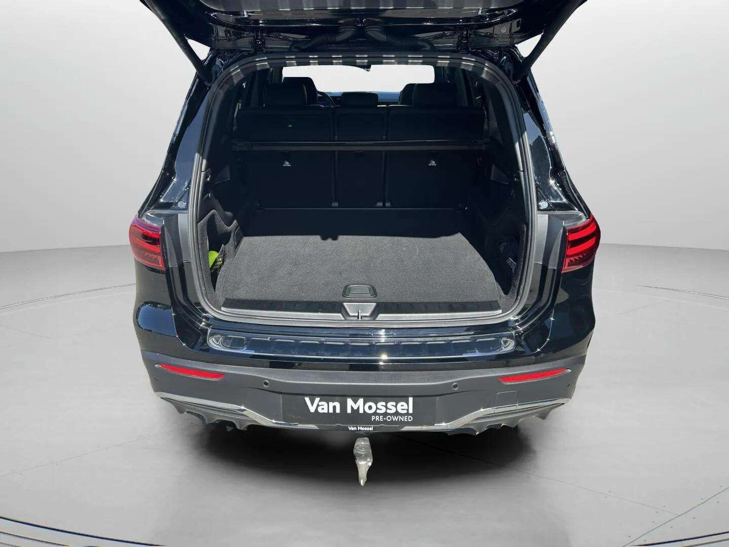 Sort Mercedes EQB 250+ fra 2025