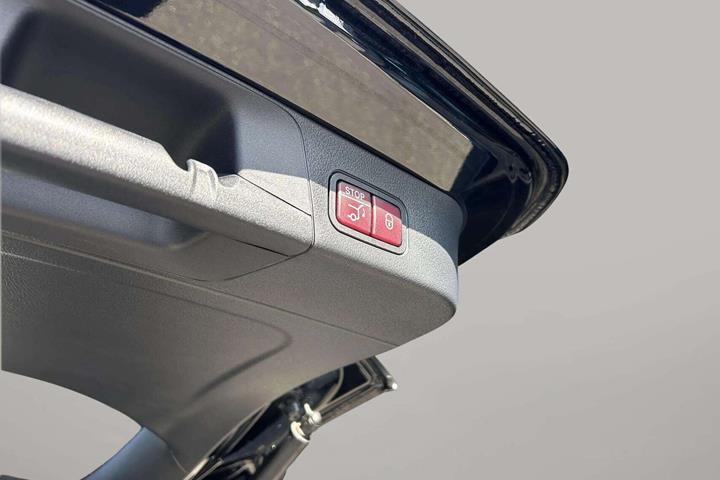 Sort Mercedes EQB 250+ fra 2025