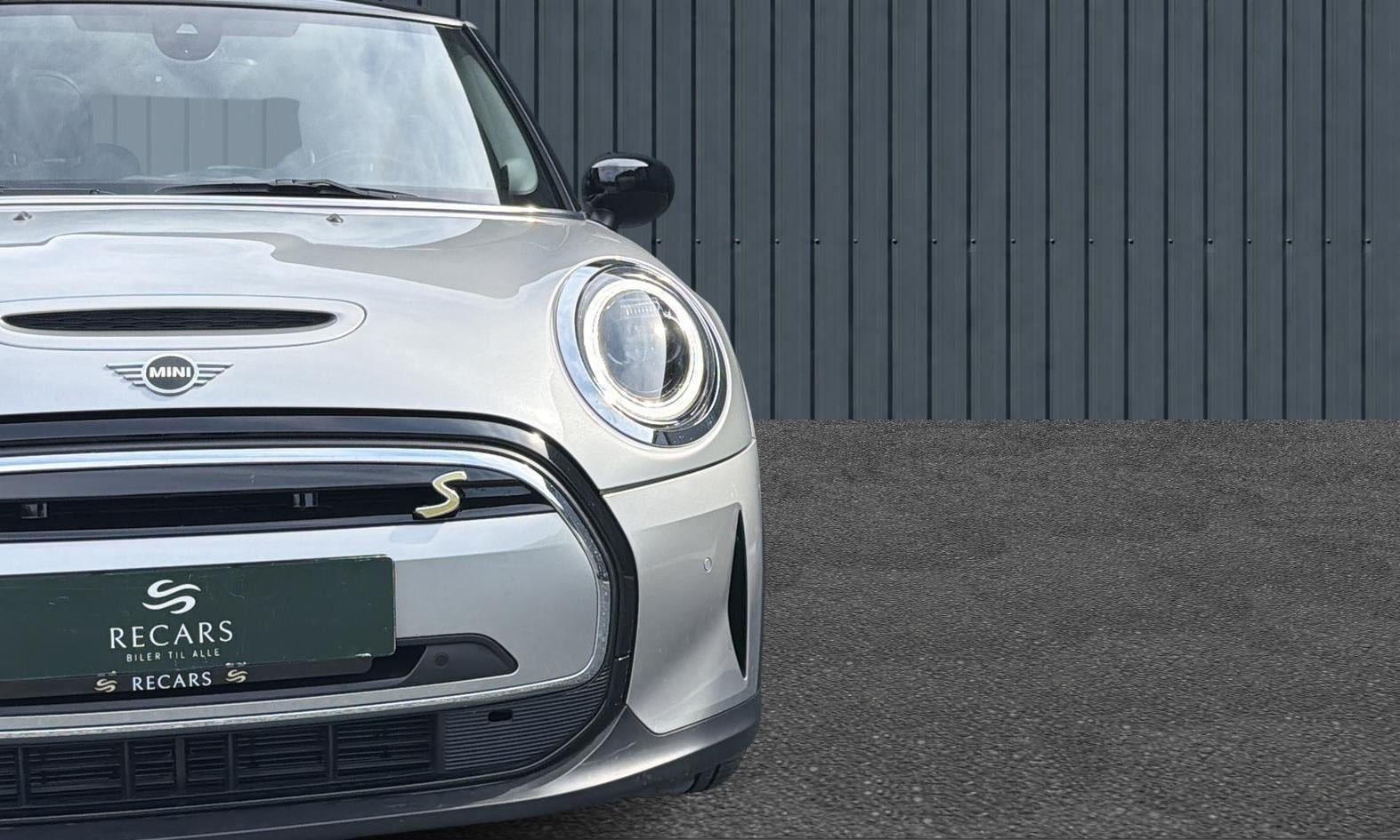 Sølv Mini Cooper SE fra 2023