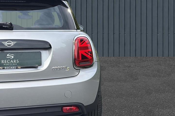 Sølv Mini Cooper SE fra 2023