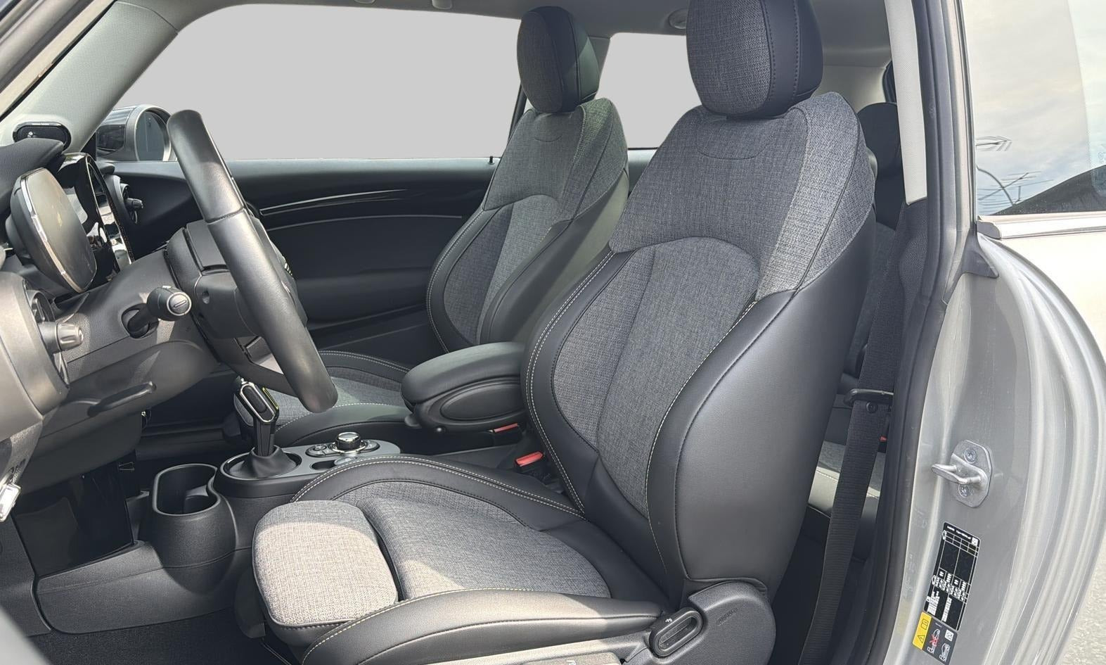 Sølv Mini Cooper SE fra 2023