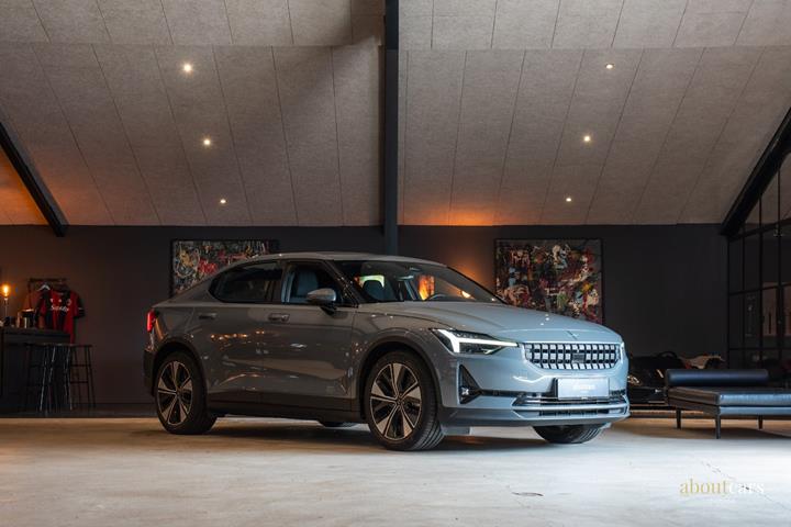 Grå Polestar 2 fra 2022