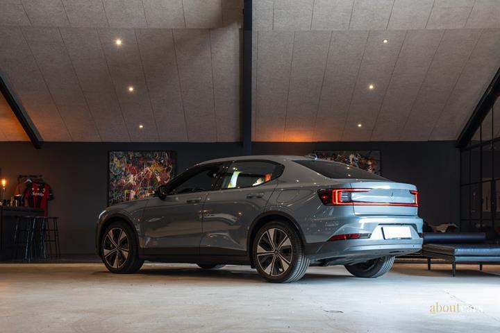Grå Polestar 2 fra 2022