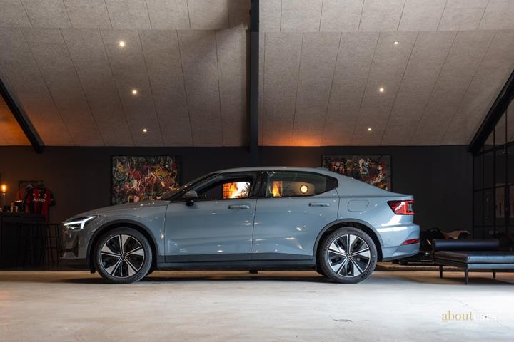 Grå Polestar 2 fra 2022