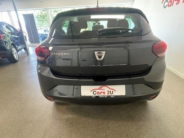 Grå Dacia Sandero fra 2022