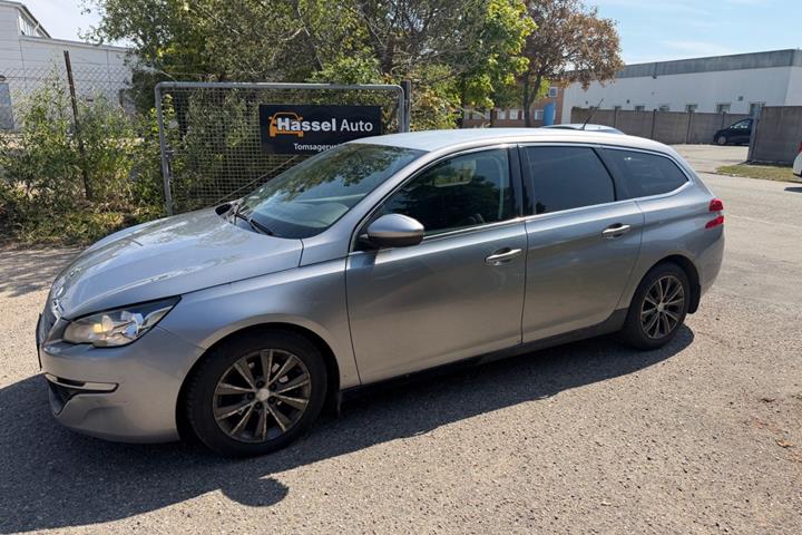 Grøn Peugeot 308 fra 2015