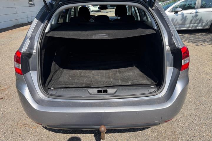 Grøn Peugeot 308 fra 2015