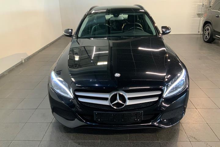Sort Mercedes C200 fra 2015