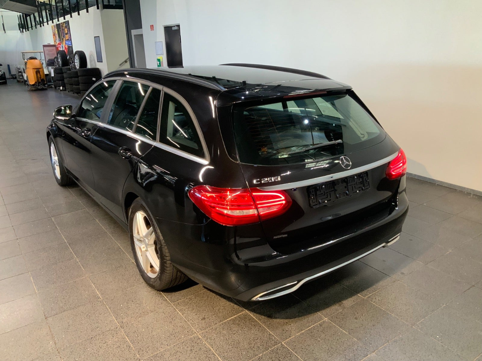 Sort Mercedes C200 fra 2015