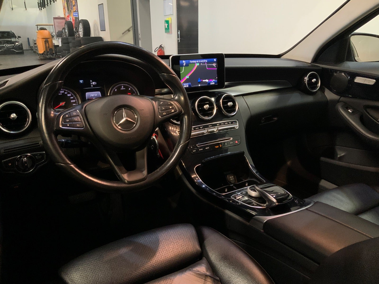 Sort Mercedes C200 fra 2015