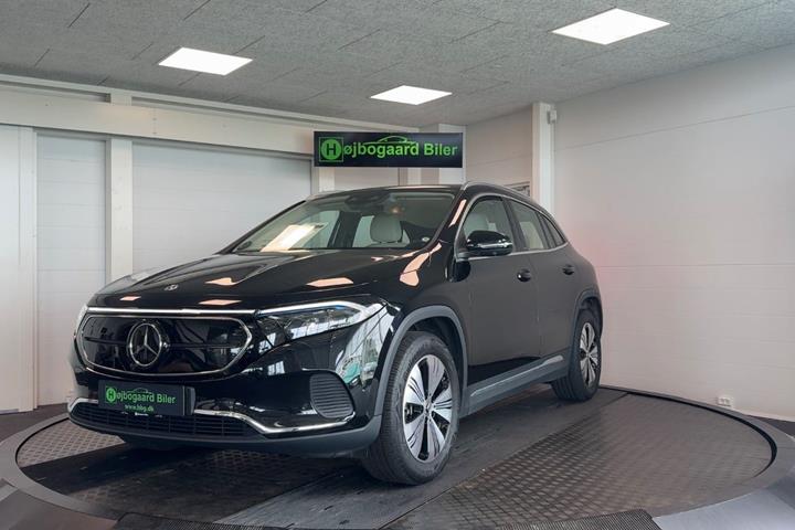 Sort Mercedes EQA250+ fra 2023 set udefra