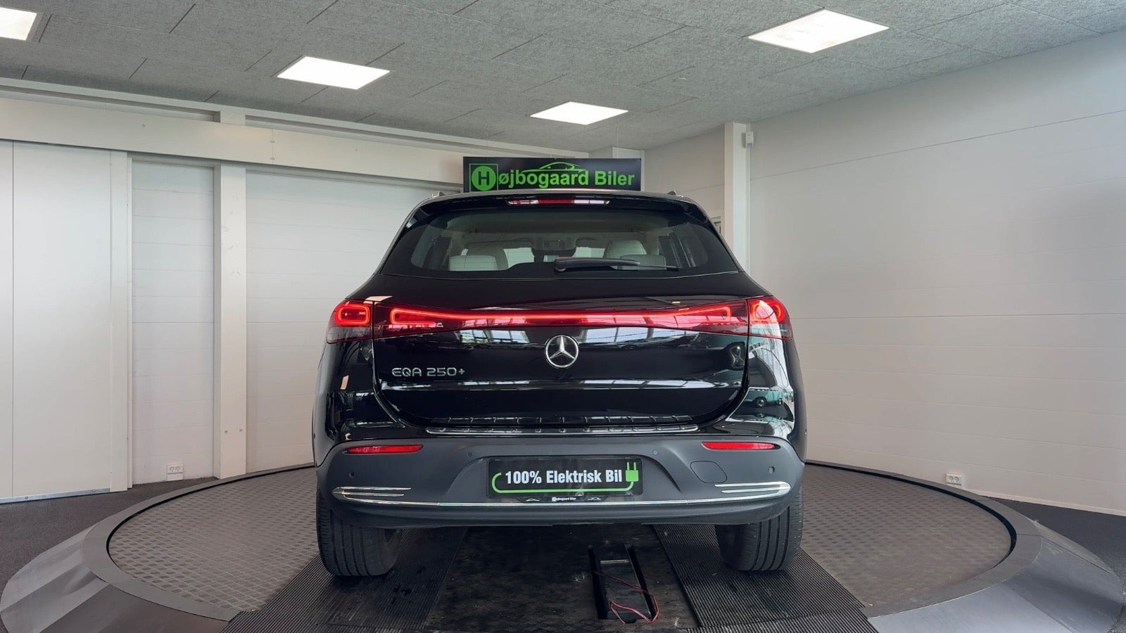 Sort Mercedes EQA250+ fra 2023