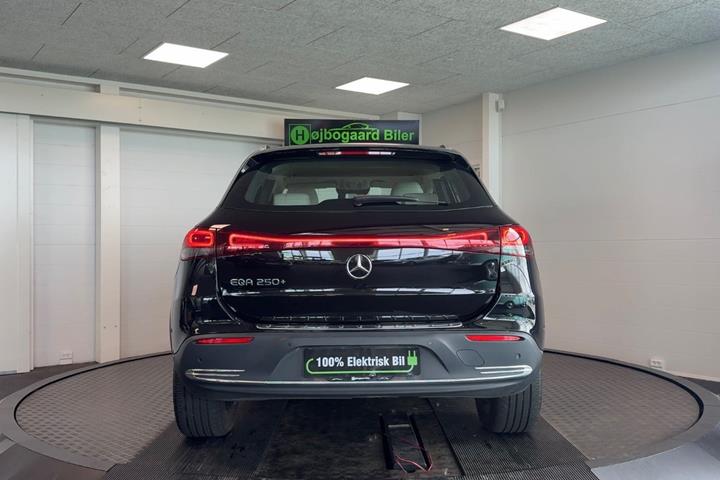 Sort Mercedes EQA250+ fra 2023