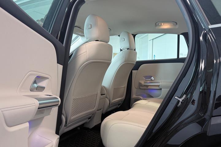 Sort Mercedes EQA250+ fra 2023