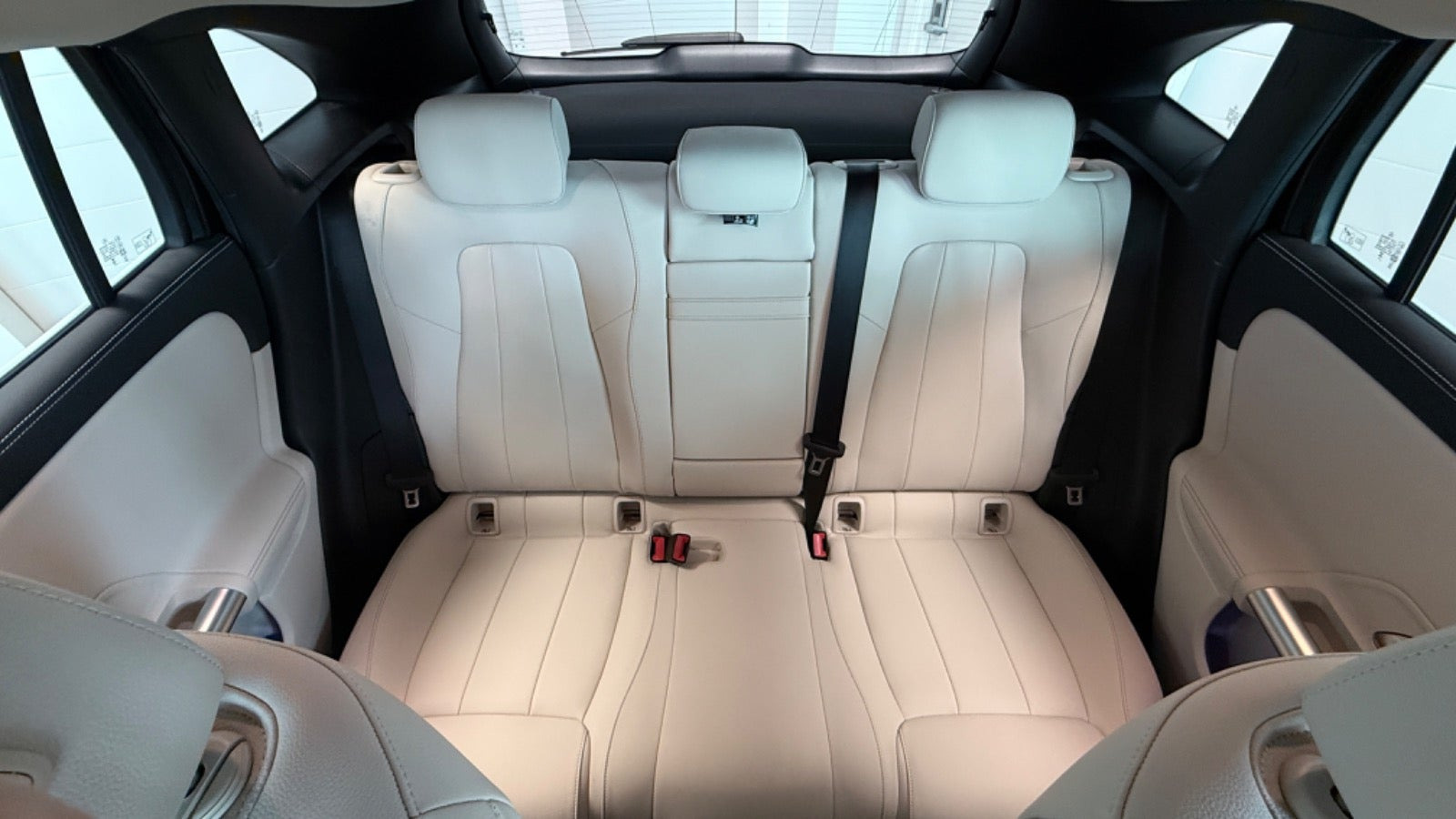 Sort Mercedes EQA250+ fra 2023