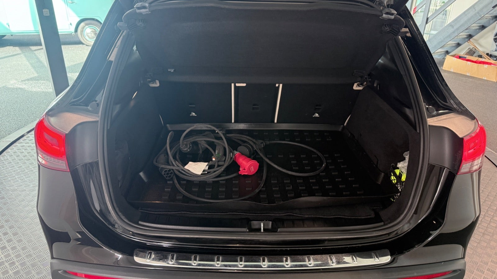Sort Mercedes EQA250+ fra 2023
