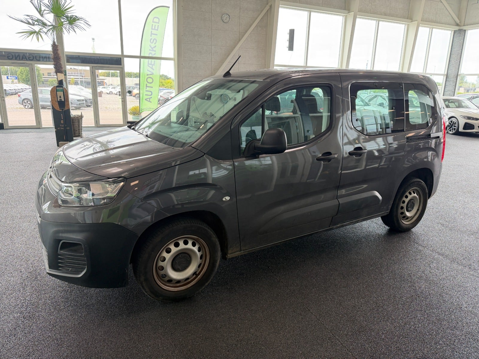 Grå Citroën ë-Berlingo fra 2023