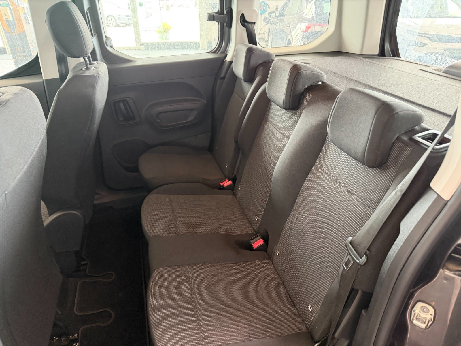 Grå Citroën ë-Berlingo fra 2023