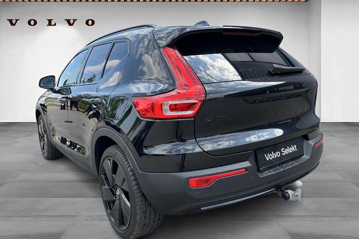 Sort Volvo EX40 fra 2025