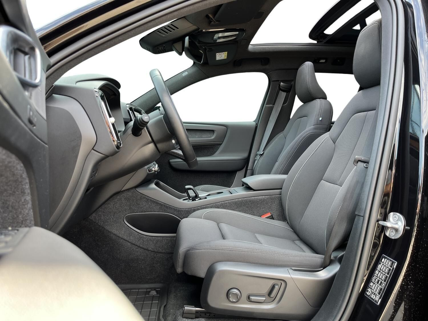 Sort Volvo EX40 fra 2025