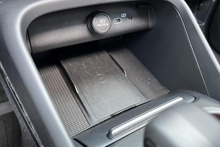 Sort Volvo EX40 fra 2025