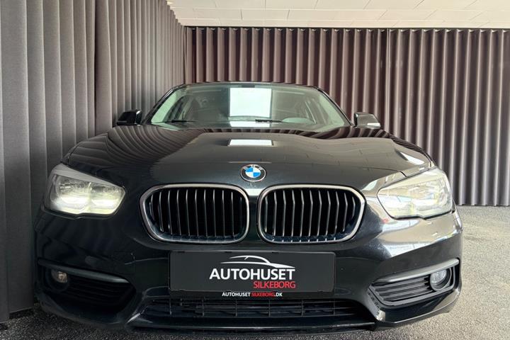 Sort BMW 118i fra 2018
