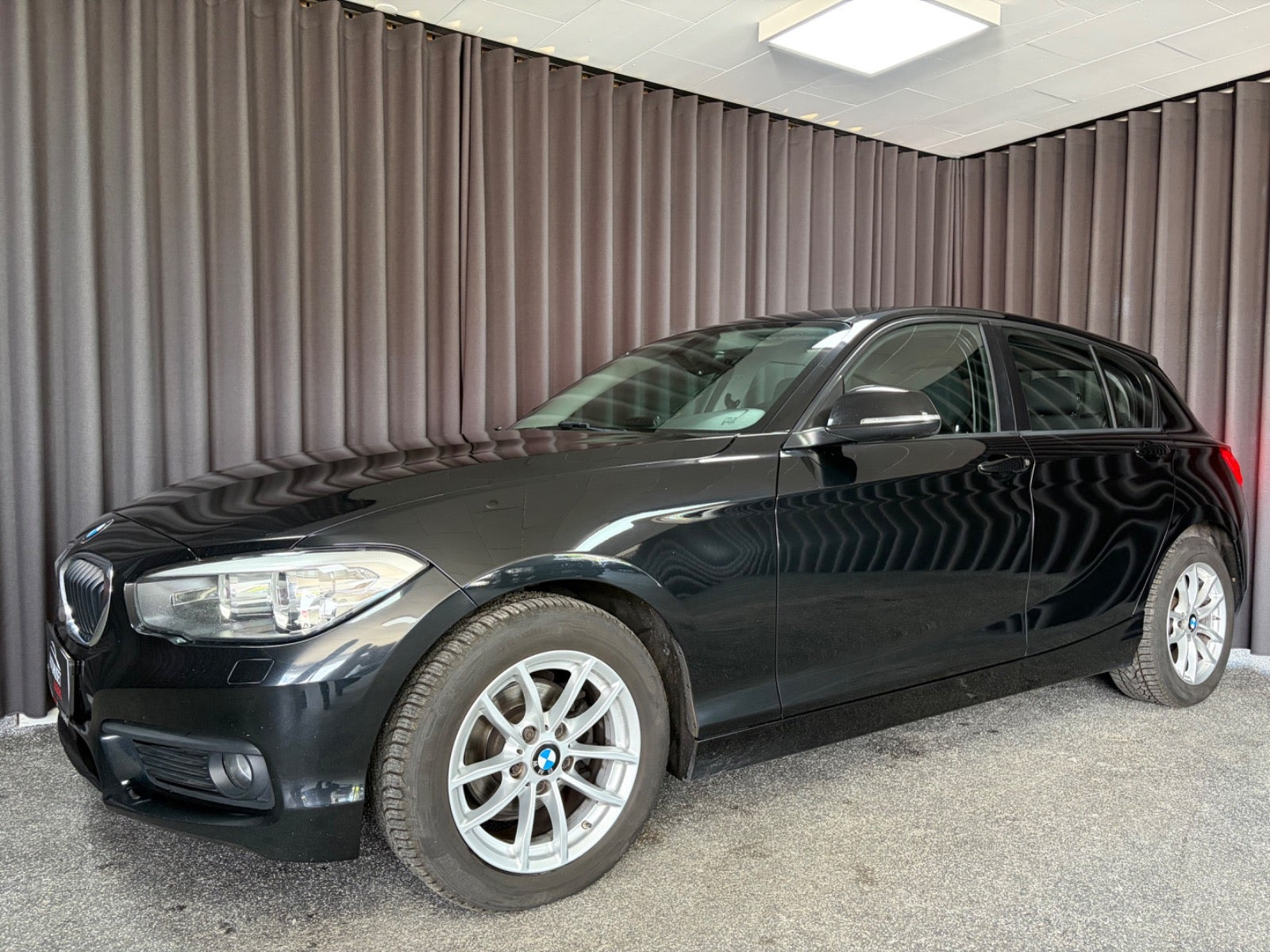 Sort BMW 118i fra 2018