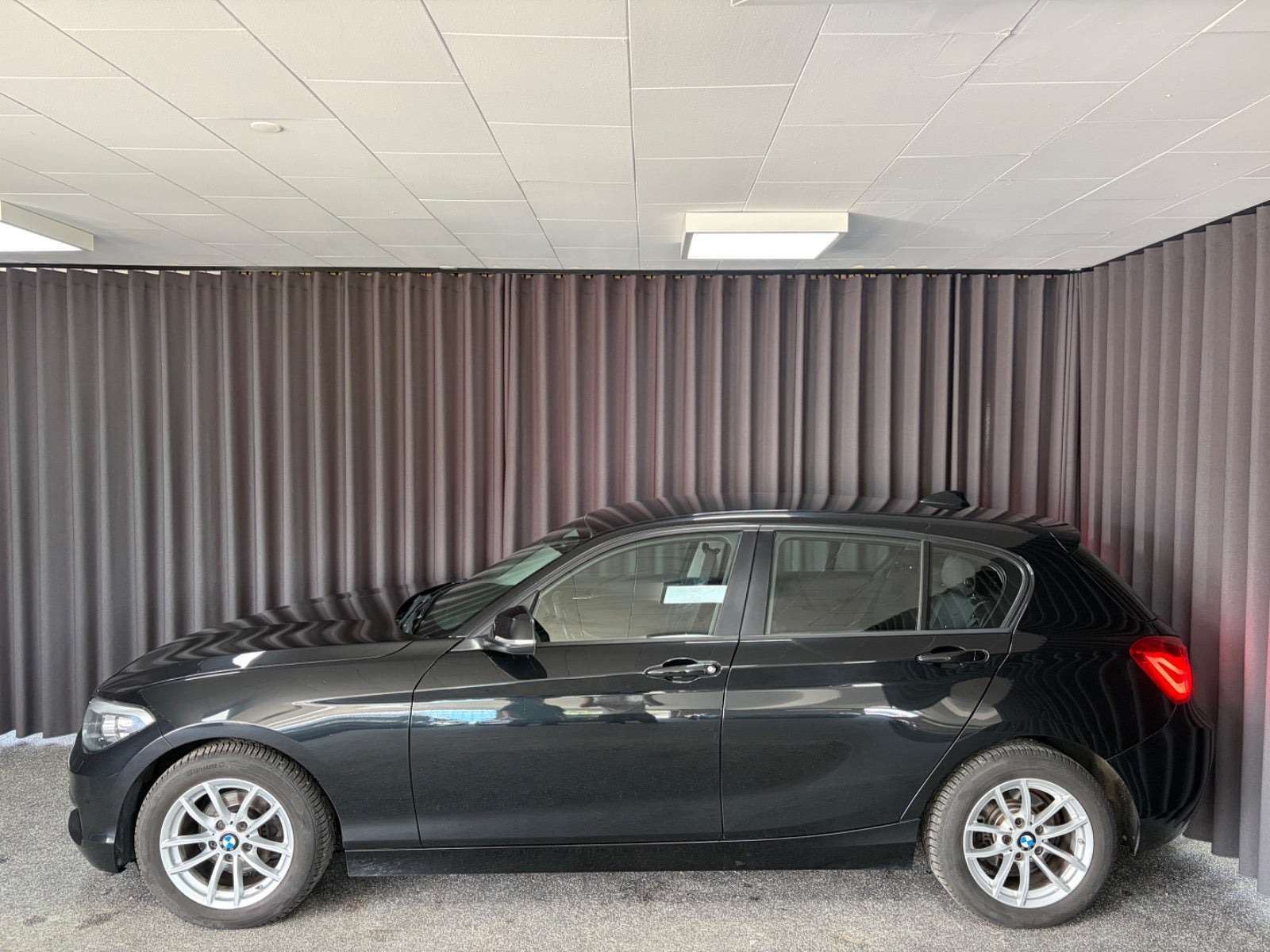 Sort BMW 118i fra 2018