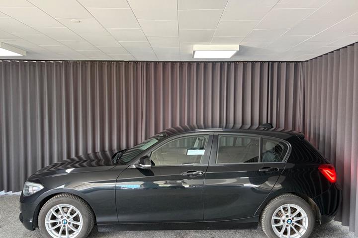 Sort BMW 118i fra 2018