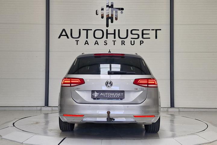 Grå VW Passat fra 2016