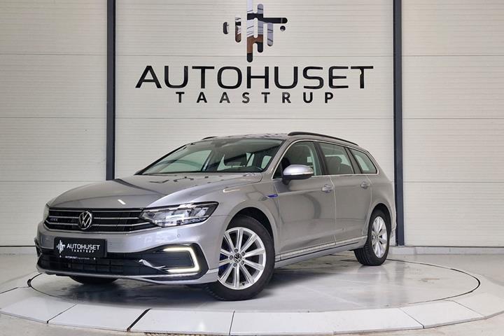 Sølv VW Passat fra 2021
