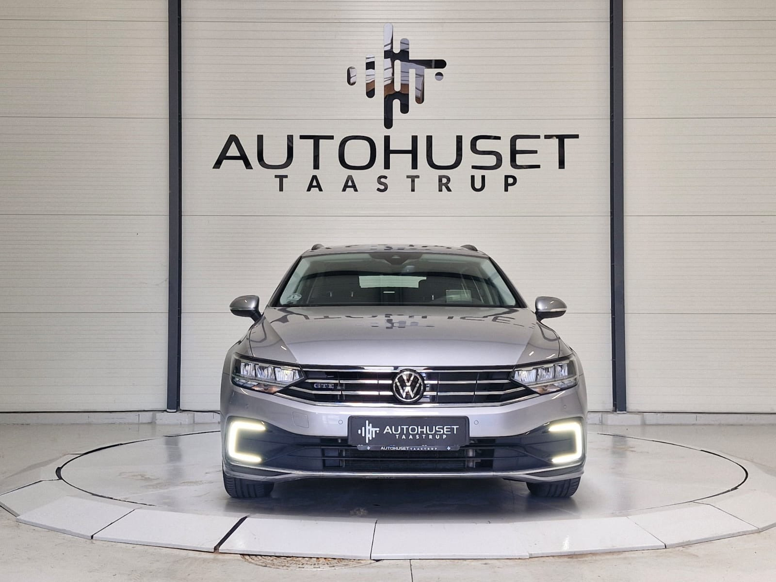 Sølv VW Passat fra 2021
