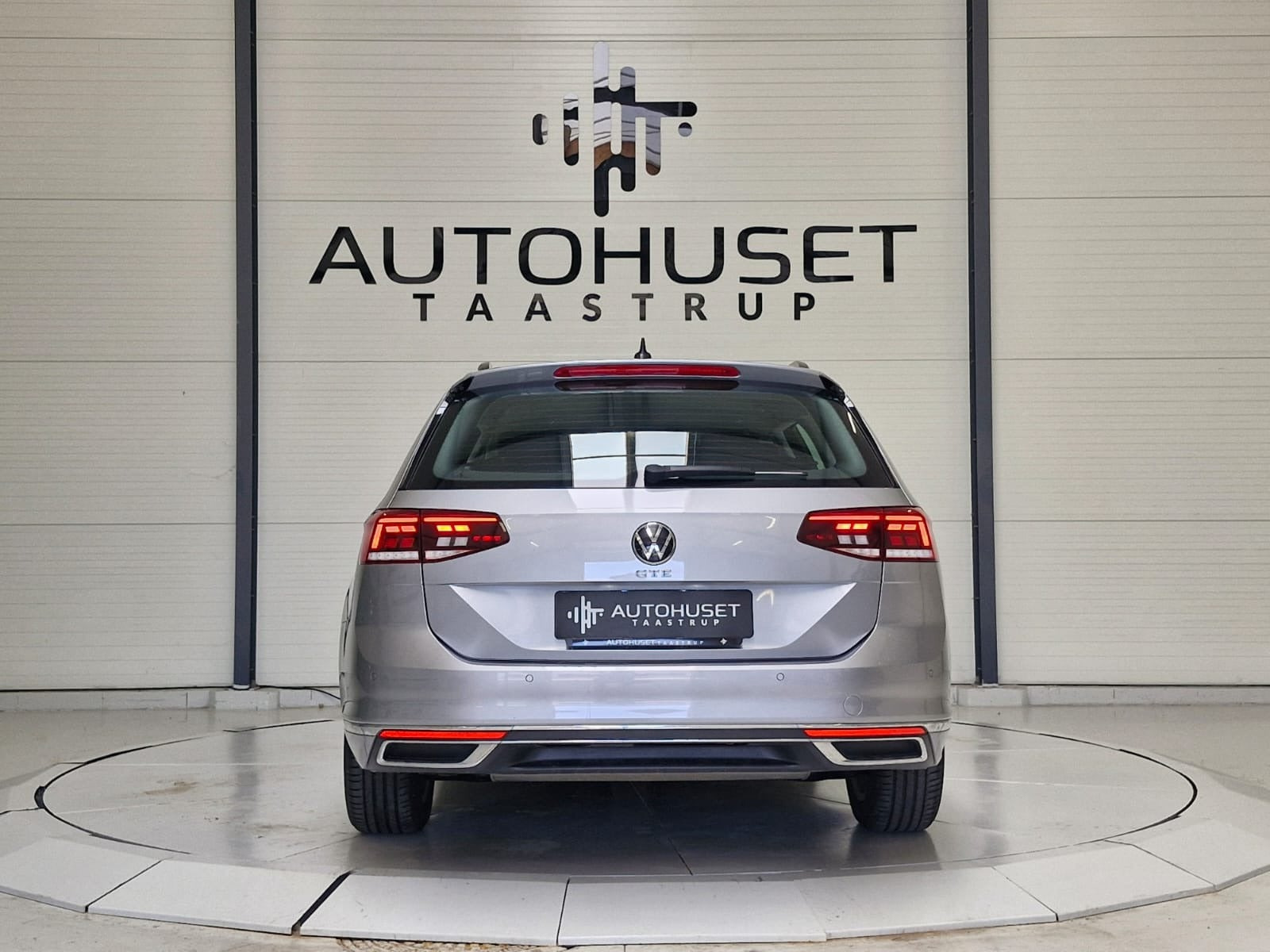 Sølv VW Passat fra 2021