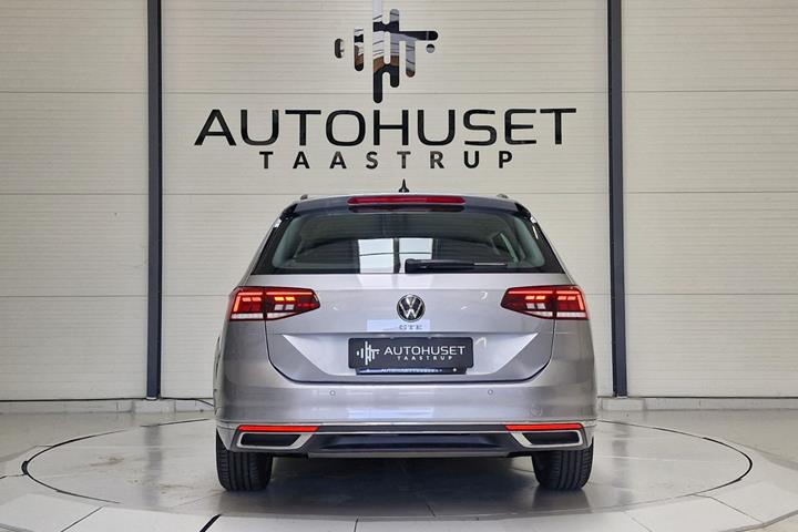 Sølv VW Passat fra 2021