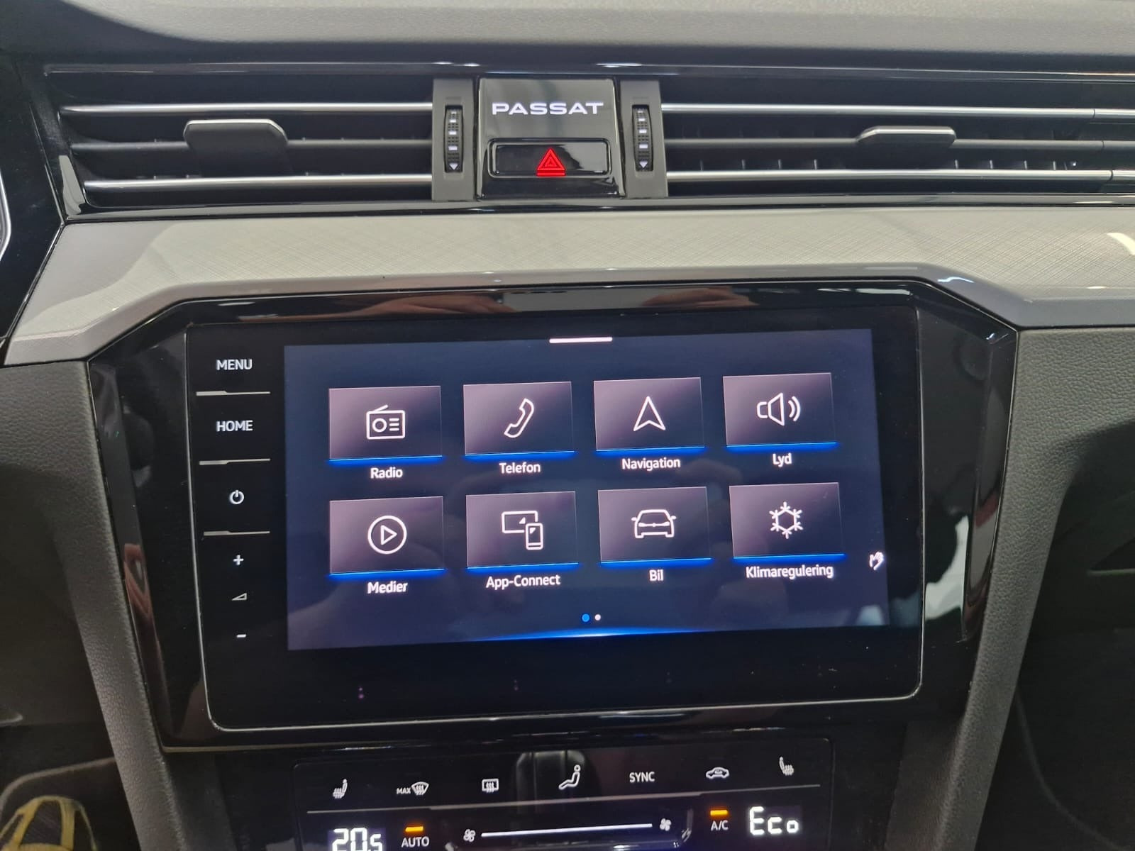 Sølv VW Passat fra 2021