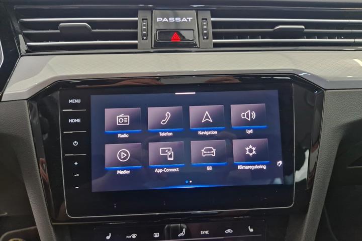 Sølv VW Passat fra 2021