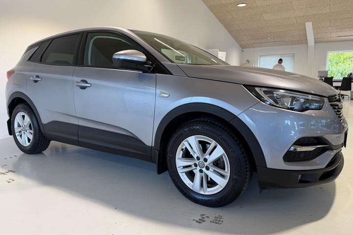 Grå Opel Grandland X fra 2018
