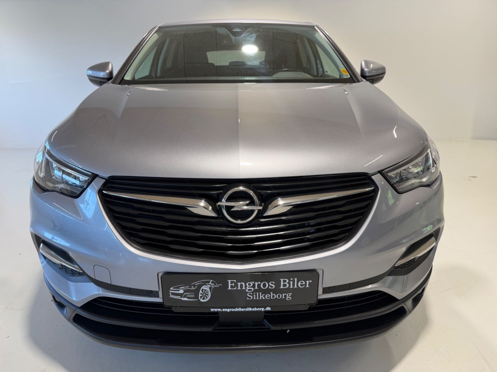 Grå Opel Grandland X fra 2018